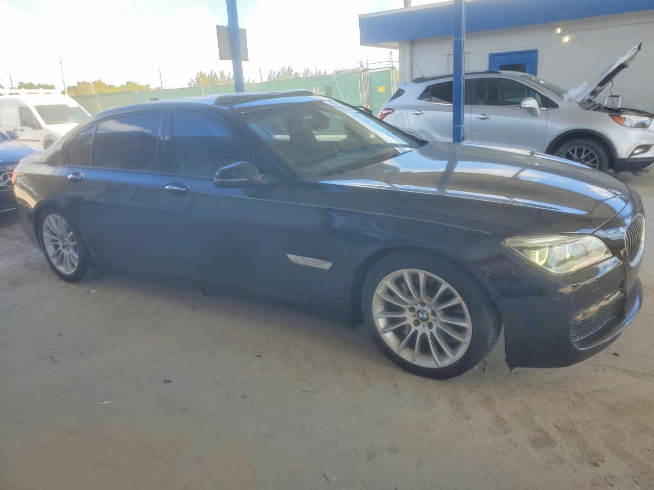 2014 BMW 7 series VIN WBAYE4C52ED138266 photo 4