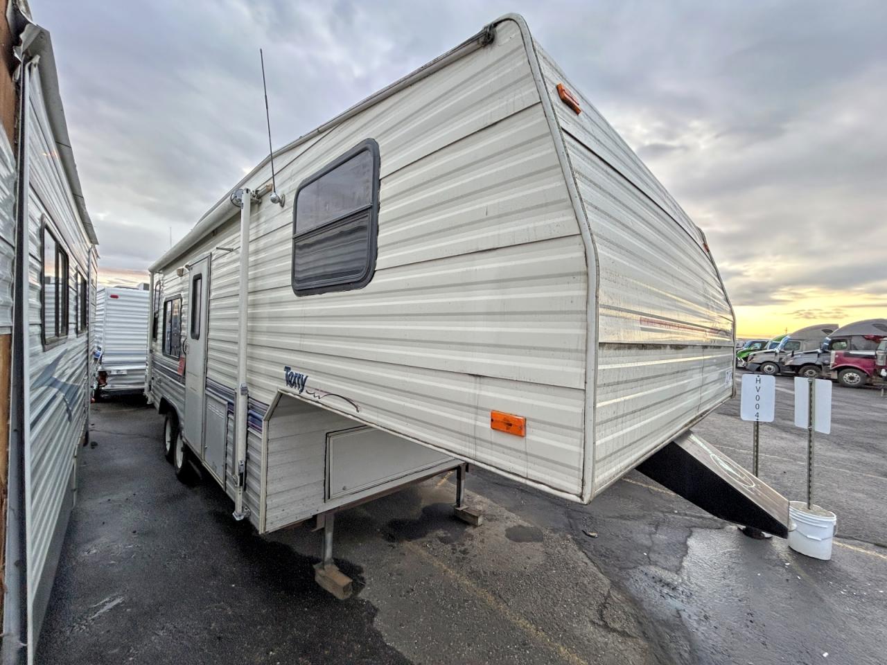1994 FLEETWOOD All models VIN 1EA5H2528R2452674 photo 1