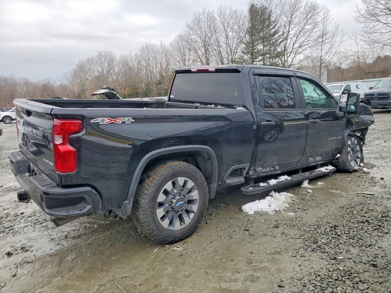 2022 Chevrolet All models VIN 2GC4YME75N1240468 photo 3