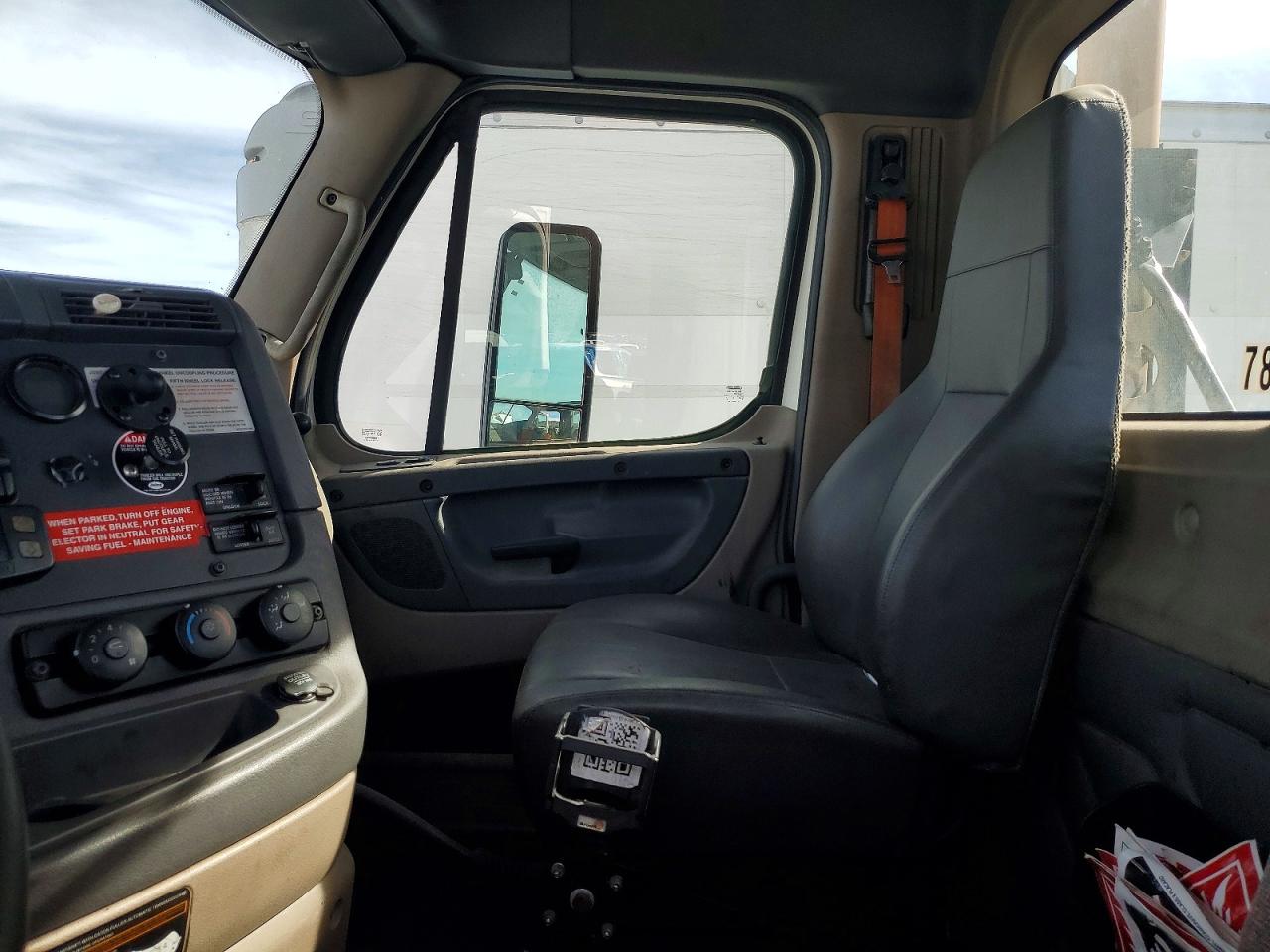 2014 FREIGHTLINER All models VIN 1FUBGEDV4ELFW8390 photo 5