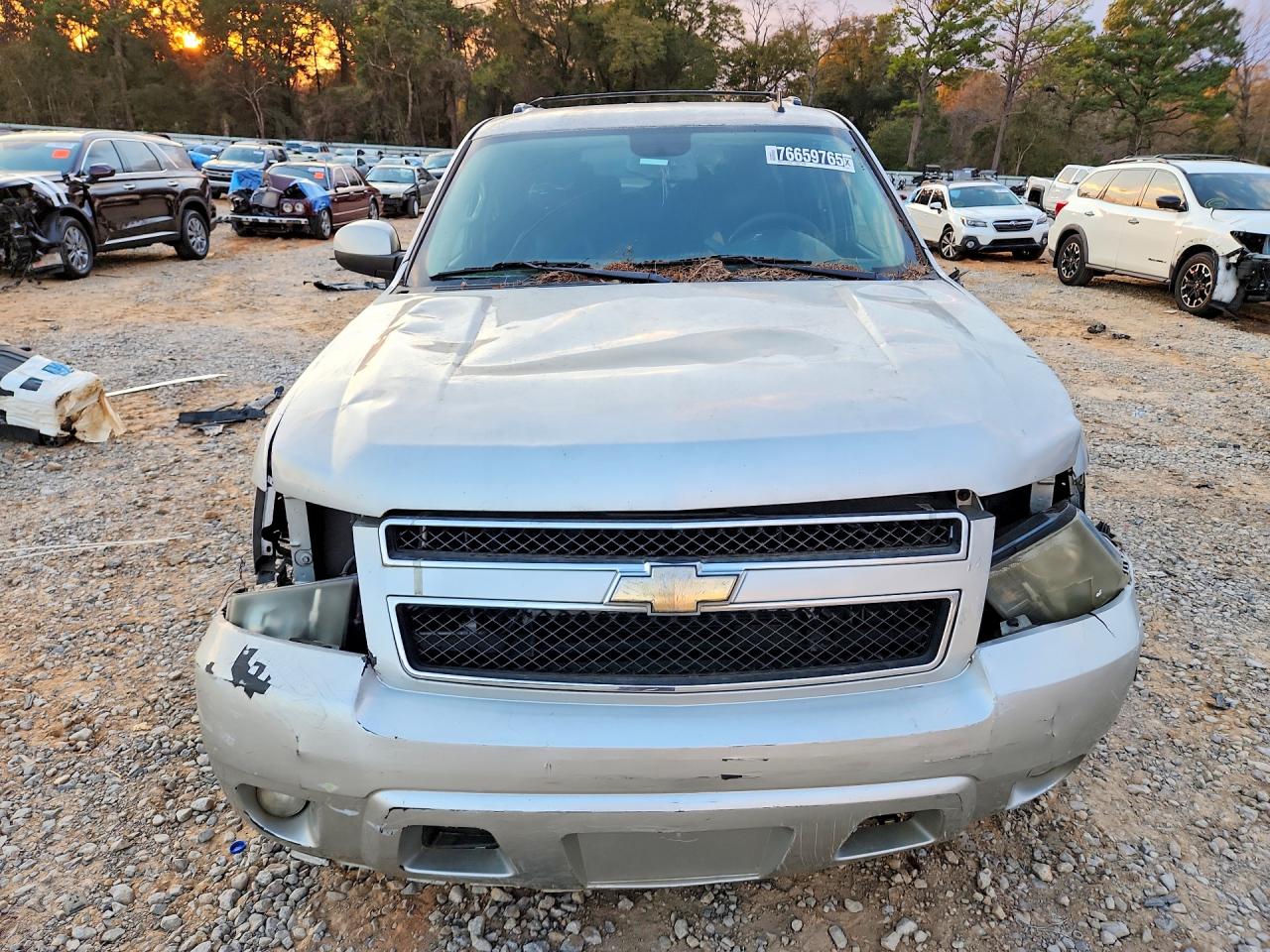 2011 Chevrolet Suburban VIN 1GNSCJE02BR331988 photo 5