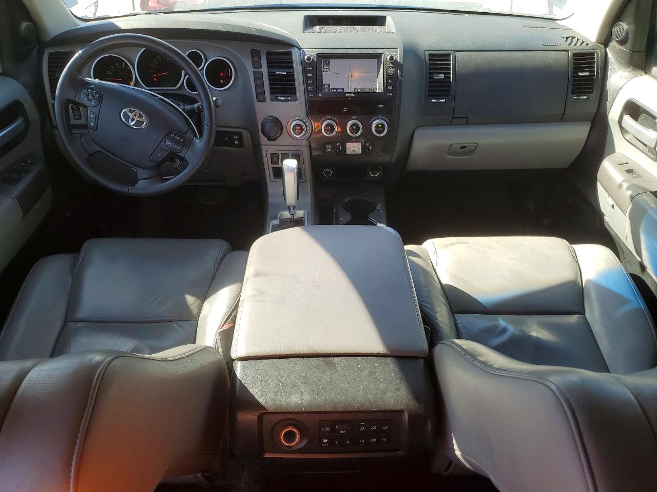 2013 Toyota Sequoia VIN 5TDKY5G17DS046344 photo 8