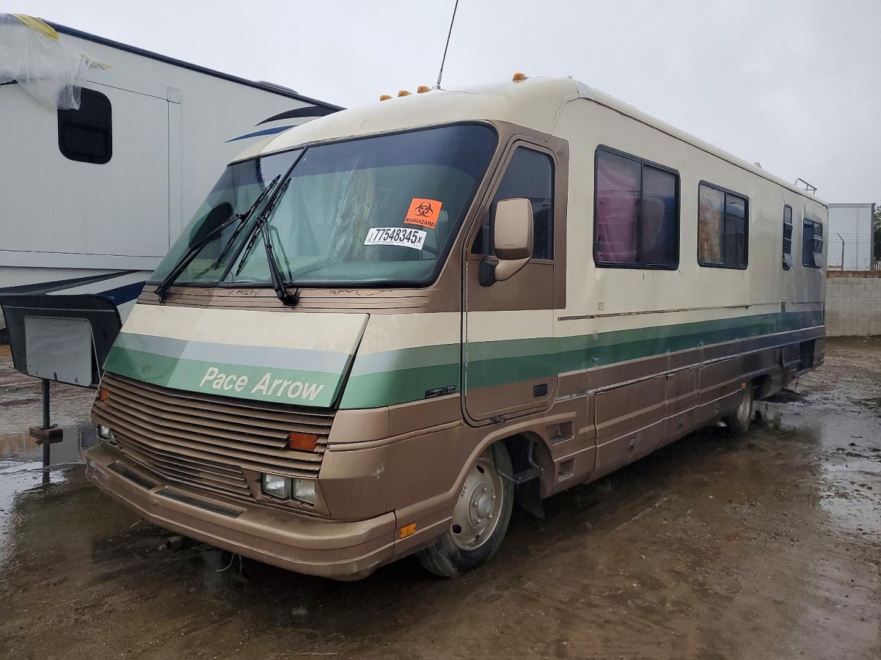 1988 CHEV All models VIN 1GBKP37W0J3307799 photo 2