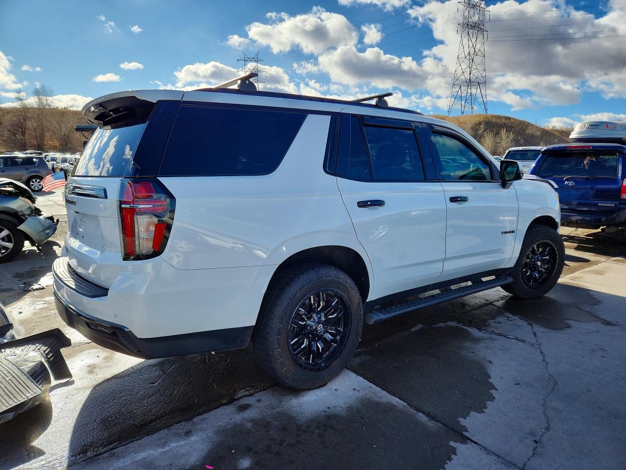 2022 Chevrolet Tahoe VIN 1GNSKPKD5NR167377 photo 3