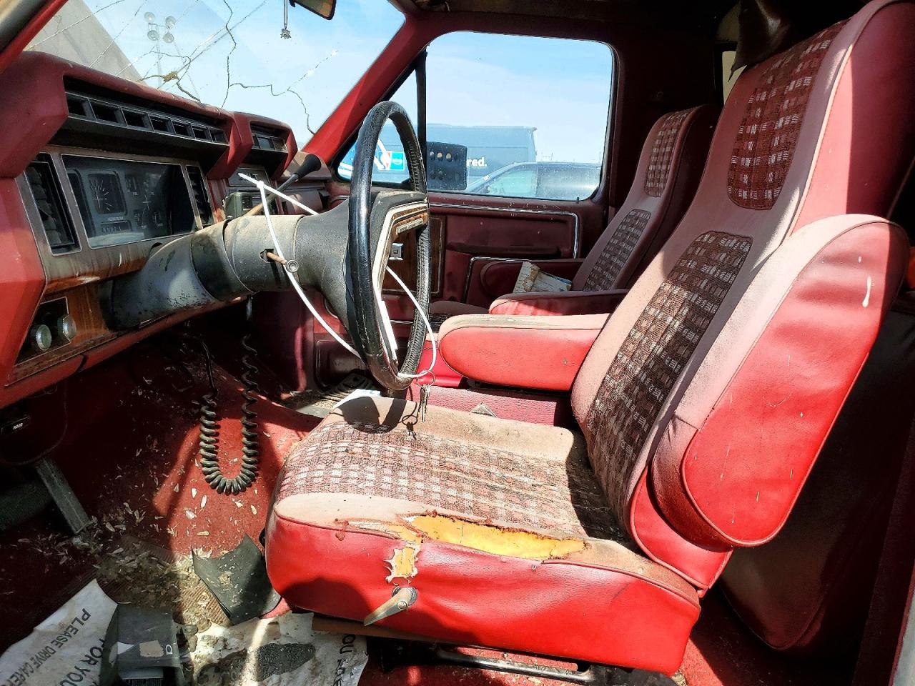 1982 Ford Bronco VIN 1FMEU15F5CLA01592 photo 7