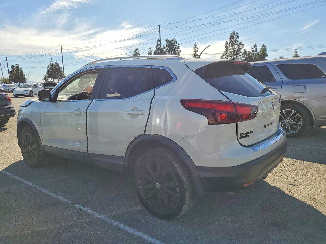 2018 Niss Rogue VIN JN1BJ1CP2JW193659 photo 2