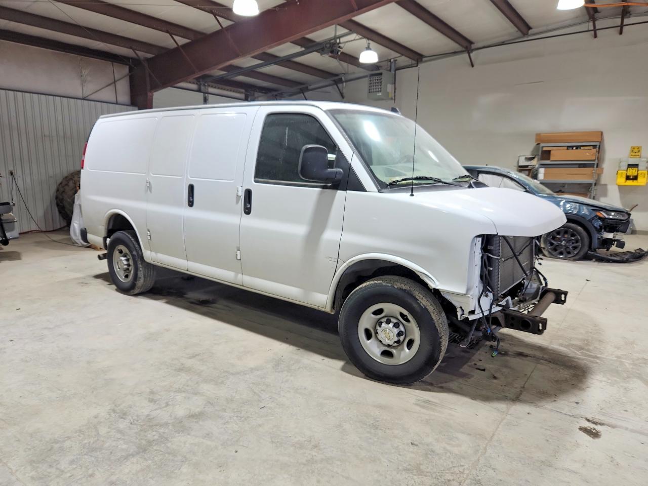 2023 Chevrolet Express VIN 1GCWGAFP0P1259348 photo 4