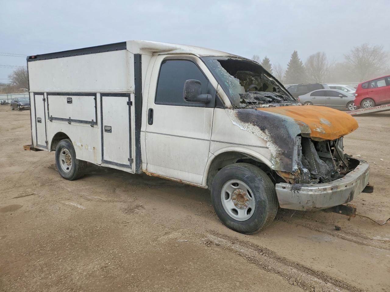 2005 CHEV Express VIN 1GBHG31U551225523 photo 4