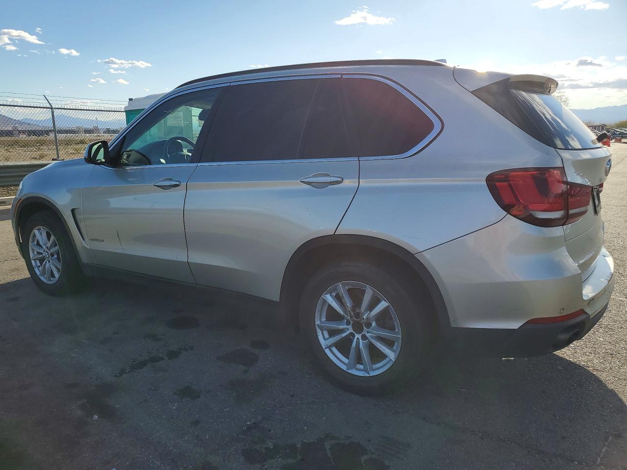 2014 BMW X5 VIN 5UXKR2C50E0H33935 photo 2