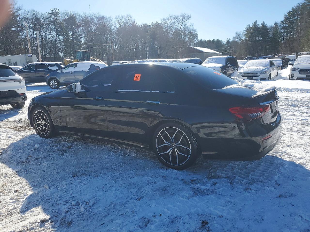 2022 Mercedes-Benz E-class VIN W1KZF8DB7NB072315 photo 2