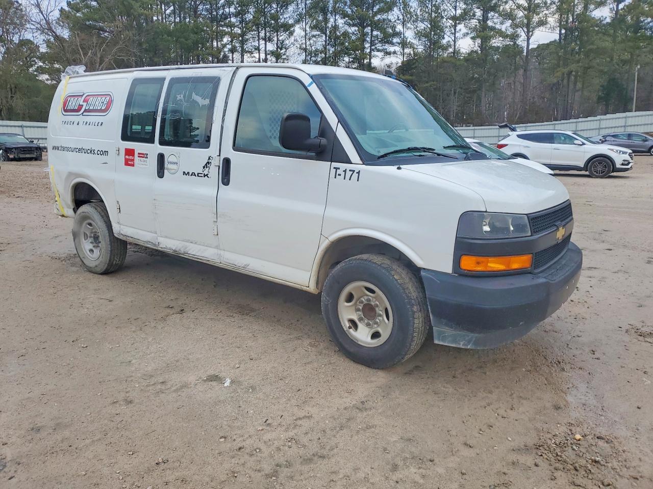 2021 Chevrolet Express VIN 1GCWGAFP2M1302258 photo 4