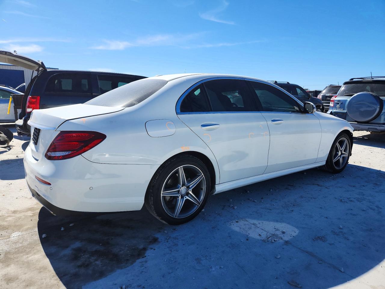 2017 Mercedes E-class VIN WDDZF4JB8HA075053 photo 3