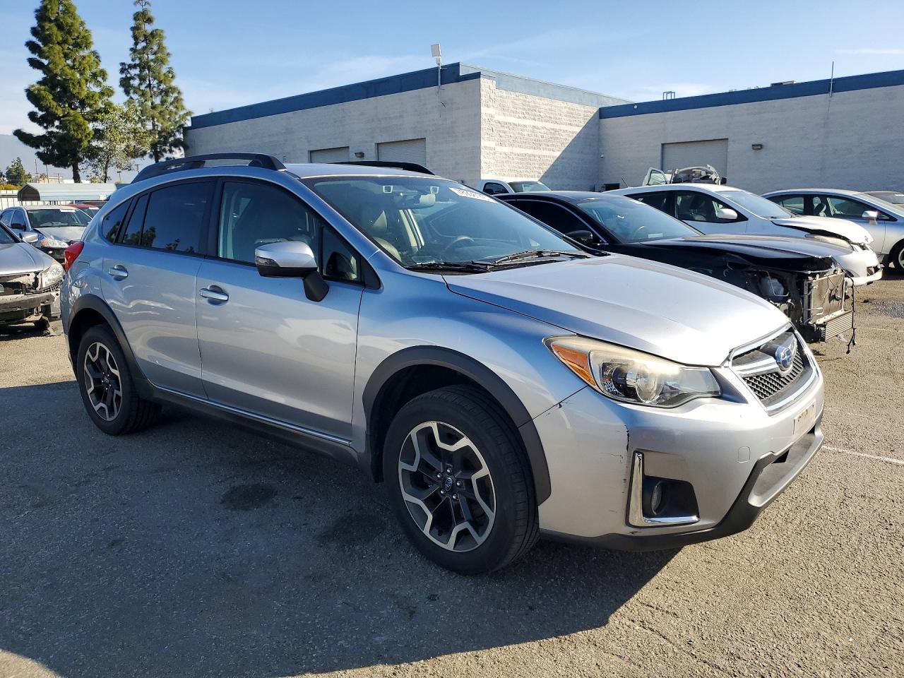 2017 Subaru Crosstrek VIN JF2GPANC7H8206627 photo 4