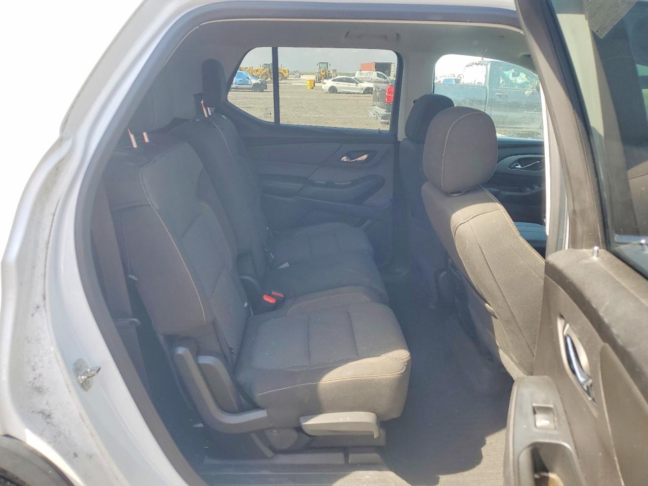 2018 Chevrolet Traverse VIN 1GNERFKW4JJ107636 photo 11