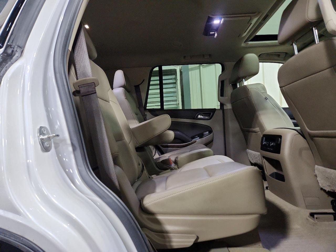 2019 Chevrolet Tahoe VIN 1GNSKBKC6KR398150 photo 11
