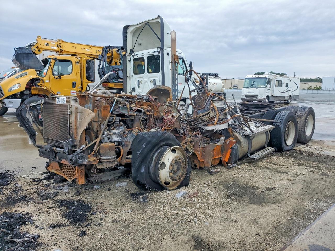 2013 FREIGHTLINER All other VIN 1FUJGEBG0DLFB8127 photo 2