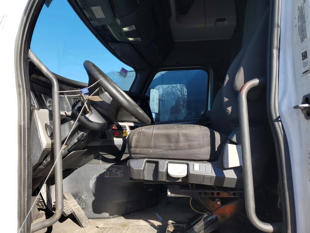2019 FREIGHTLINER All other VIN 3AKJHHDR4KSKB1474 photo 5