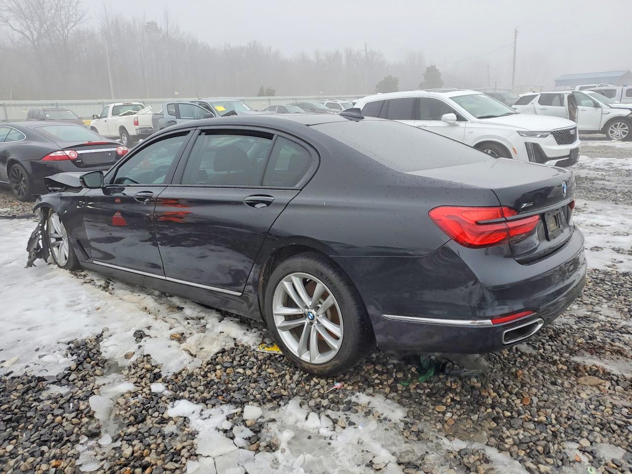 2018 BMW 7 series VIN WBA7F2C54JG424075 photo 2