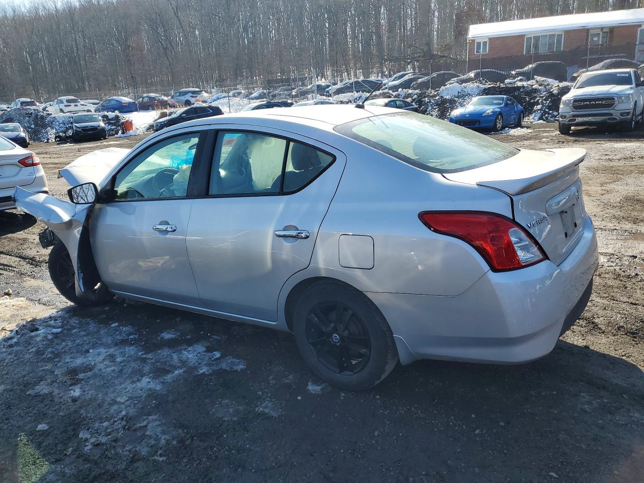 2019 Niss Versa VIN 3N1CN7AP2KL838445 photo 2