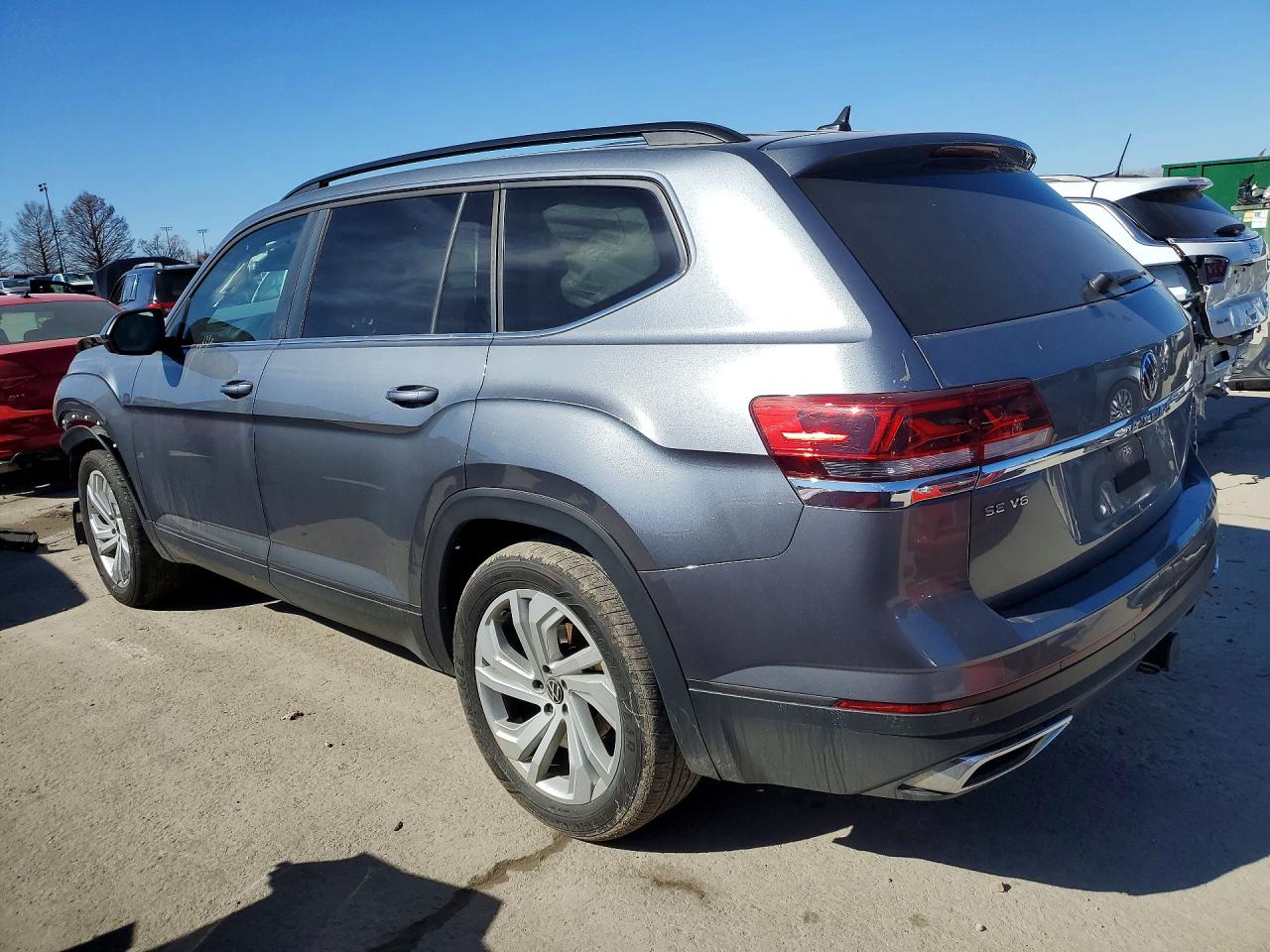 2023 Volkswagen Atlas VIN 1V2KR2CA2PC505964 photo 2