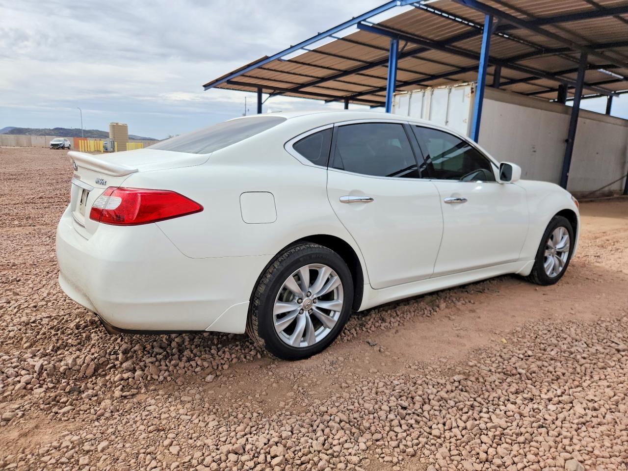 2011 Infiniti M56 VIN JN1AY1AR8BM570455 photo 3