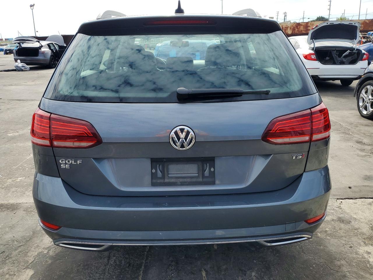 2018 Volkswagen Golf VIN 3VWD17AU3JM758905 photo 6