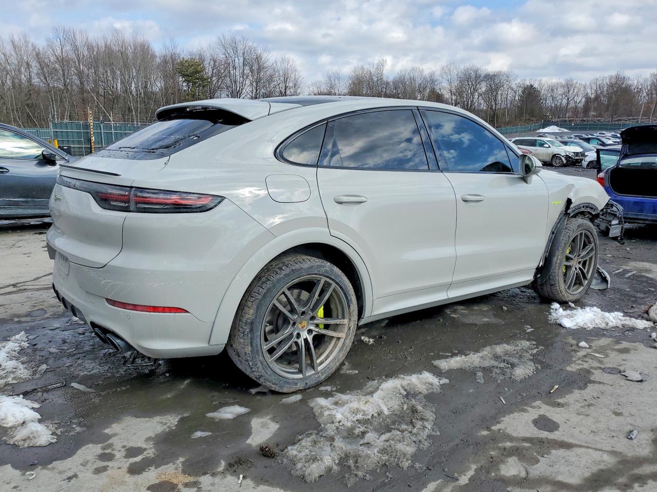 2022 Porsche Cayenne VIN WP1BE2AY8NDA51125 photo 3