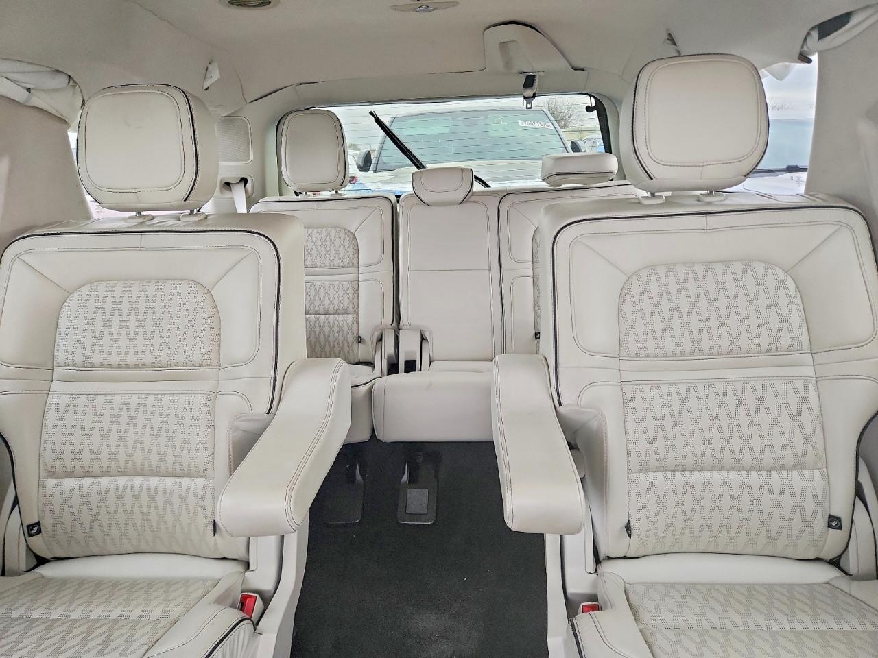2021 LINCOLN Navigator VIN 5LMJJ2TT1MEL15636 photo 10