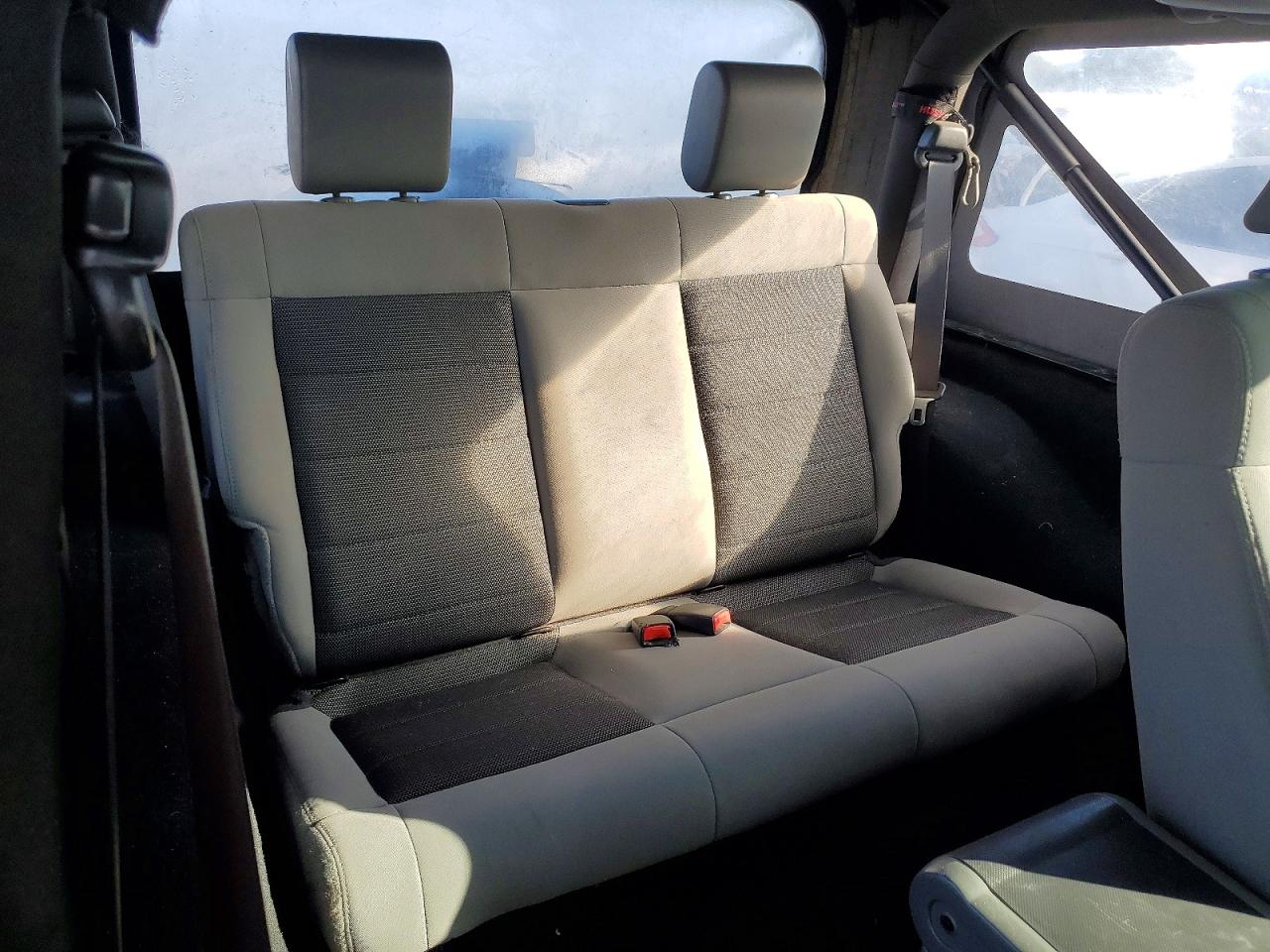2010 Jeep Wrangler / VIN 1J4AA2D13AL154941 photo 11