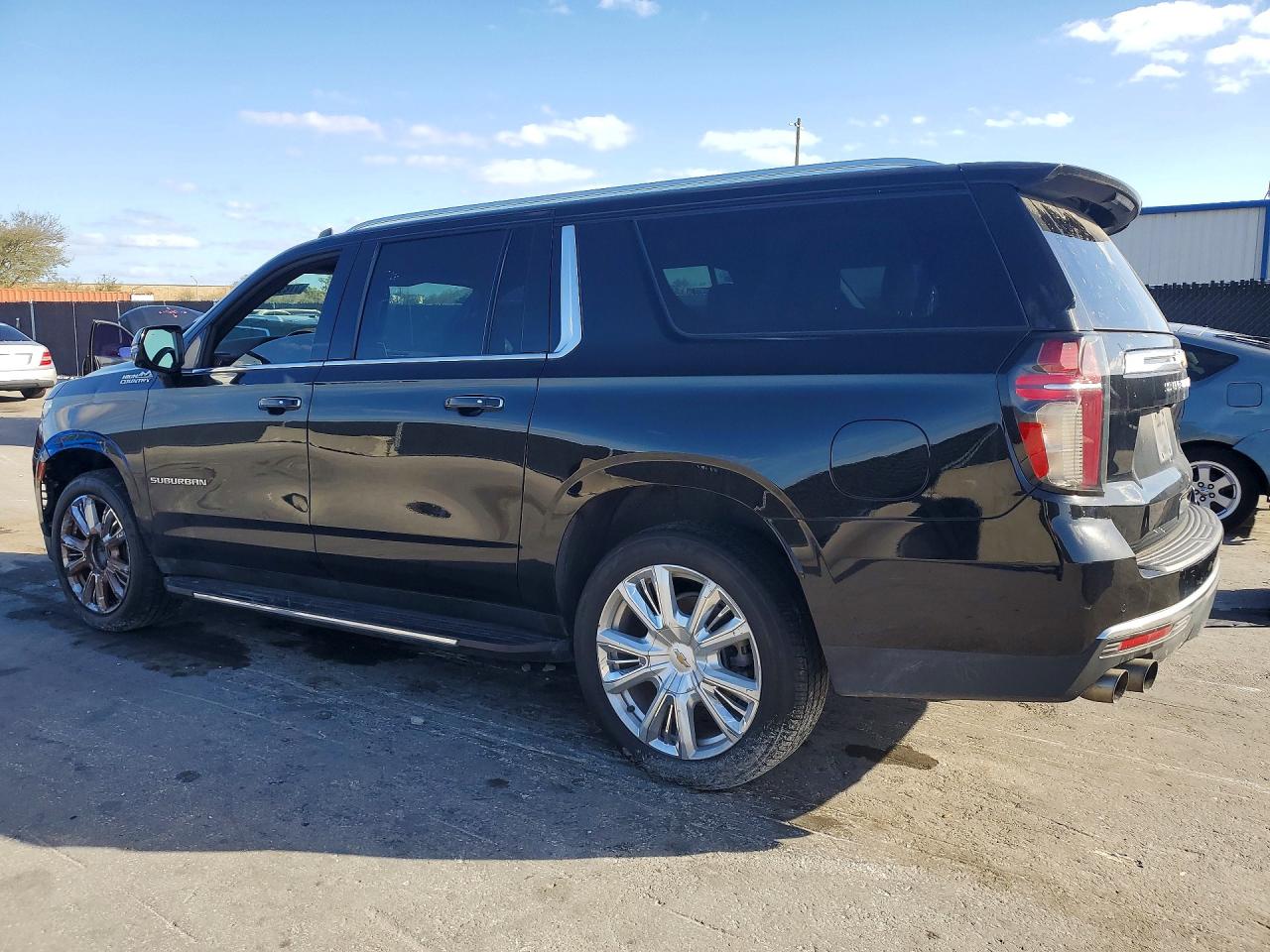 2023 Chevrolet Suburban VIN 1GNSCGKL9PR290932 photo 2