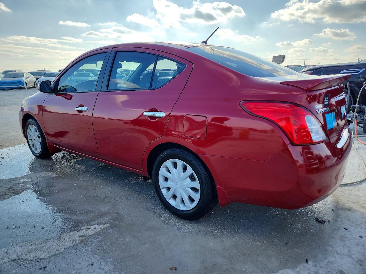 2013 Niss Versa VIN 3N1CN7AP7DL831929 photo 2