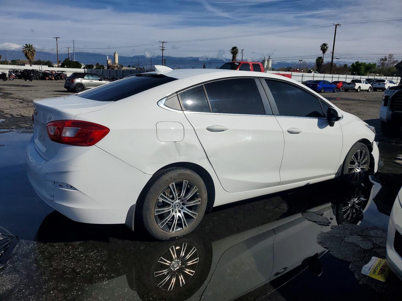 2017 Chevrolet Cruze VIN 3G1BE5SM4HS562326 photo 3