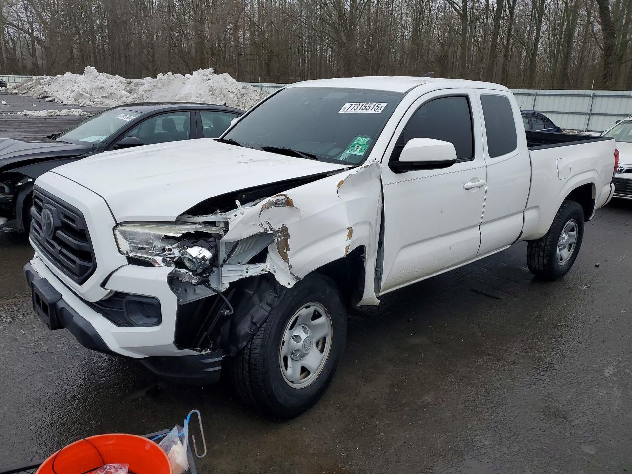 2018 Toyota Tacoma VIN 5TFSX5EN8JX060560 photo 1
