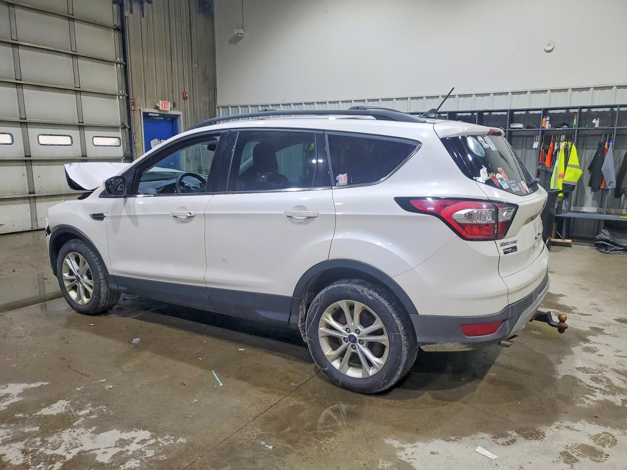 2018 Ford Escape VIN 1FMCU9GD2JUA77604 photo 2