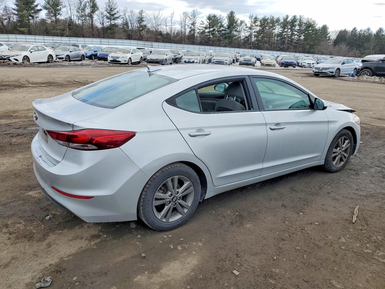 2018 Hyundai Elantra VIN 5NPD84LF3JH303814 photo 3