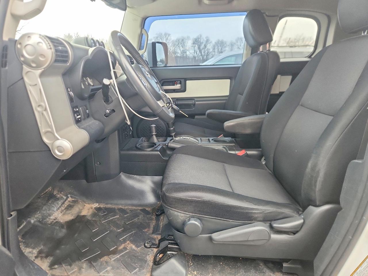 2011 Toyota Fj cruiser VIN JTEBU4BF2BK105342 photo 7