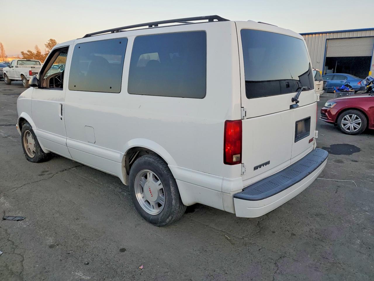 2003 GMC All models VIN 1GKDM19X93B507598 photo 2