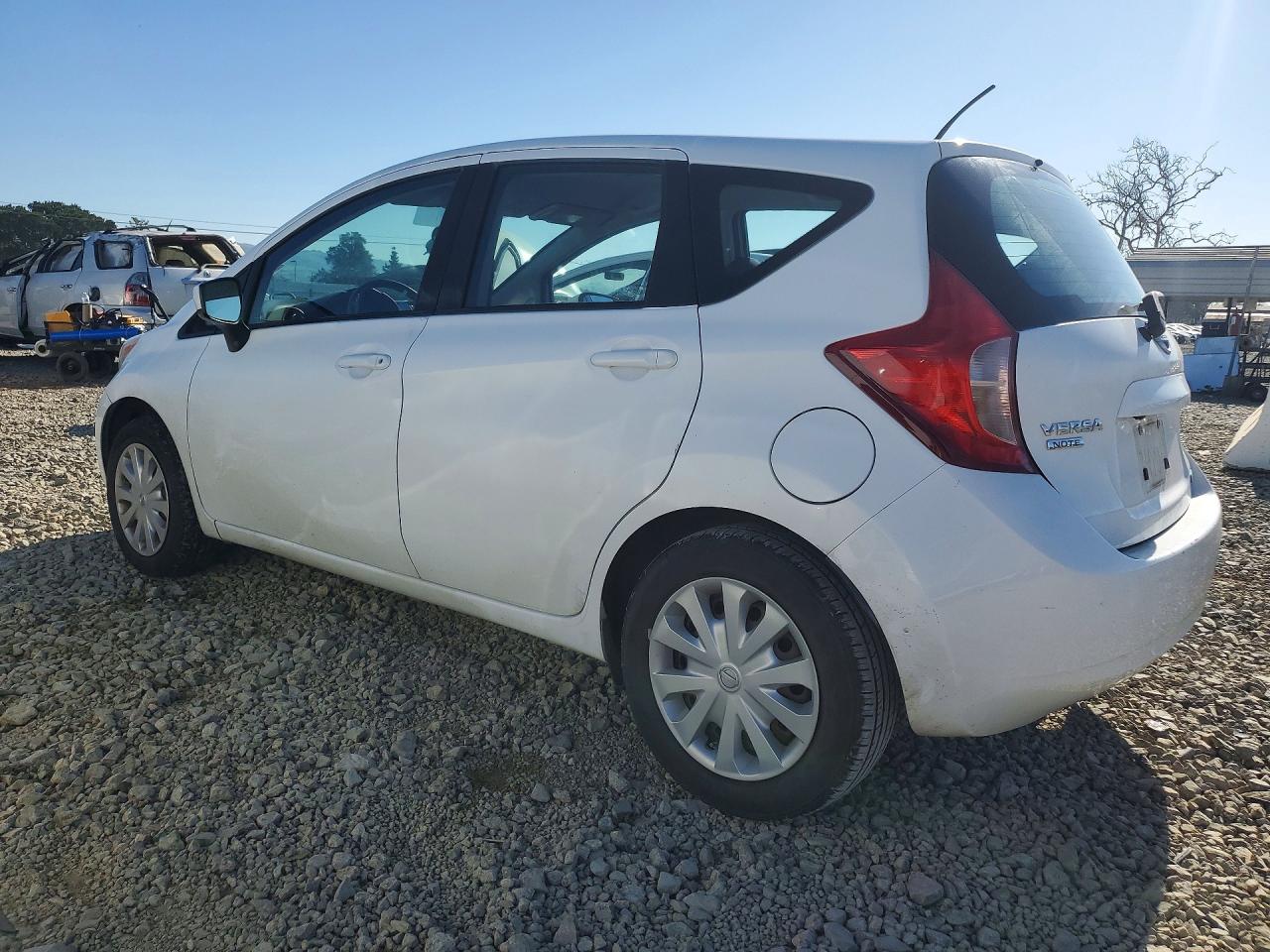 2016 NISS Versa VIN 3N1CE2CP4GL402610 photo 2