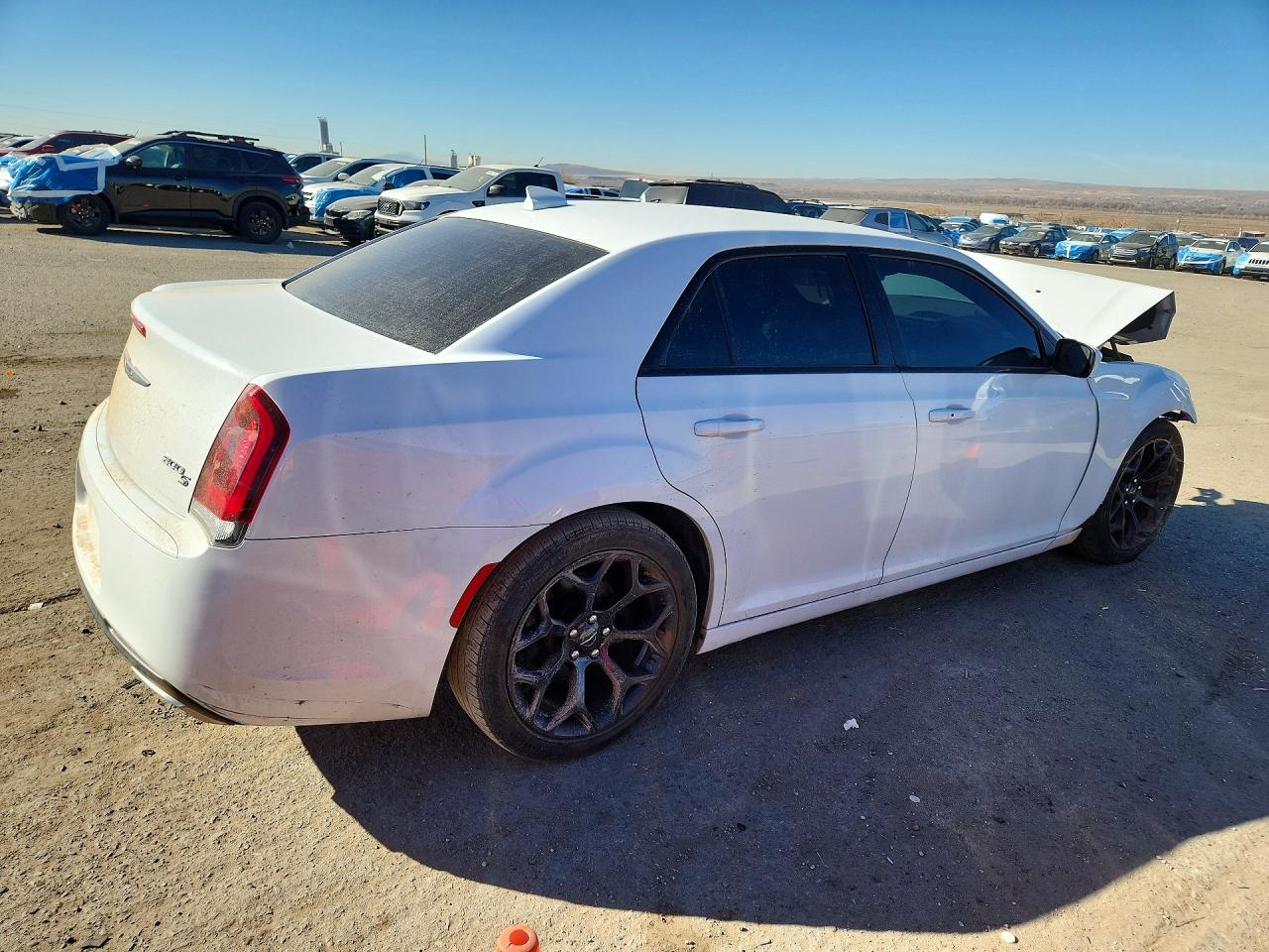 2019 Chrysler 300 VIN 2C3CCABG0KH639874 photo 3
