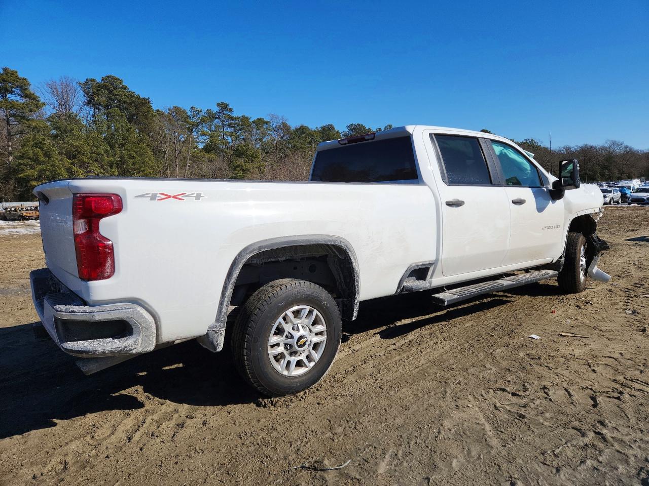 2022 Chevrolet All models VIN 1GC4YLE78NF363538 photo 3