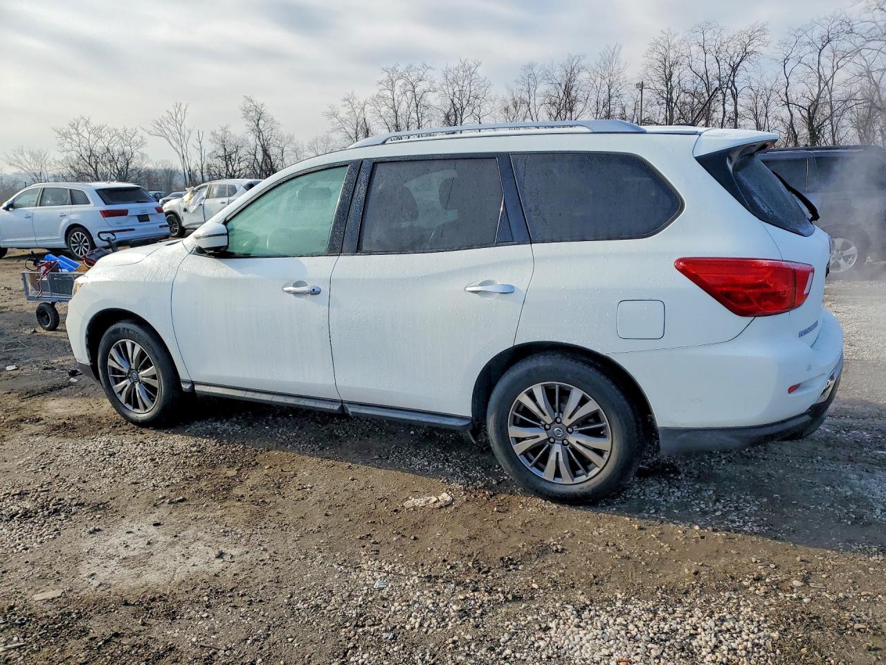 2017 Nissan Pathfinder VIN 5N1DR2MN3HC616211 photo 2