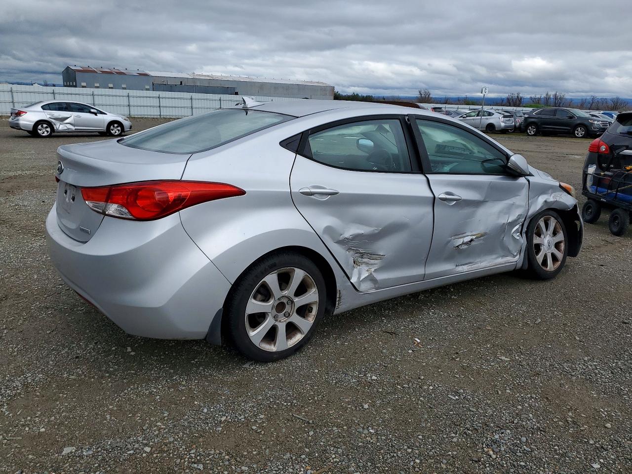 2013 Hyundai Elantra li VIN KMHDH4AE8DU486336 photo 3