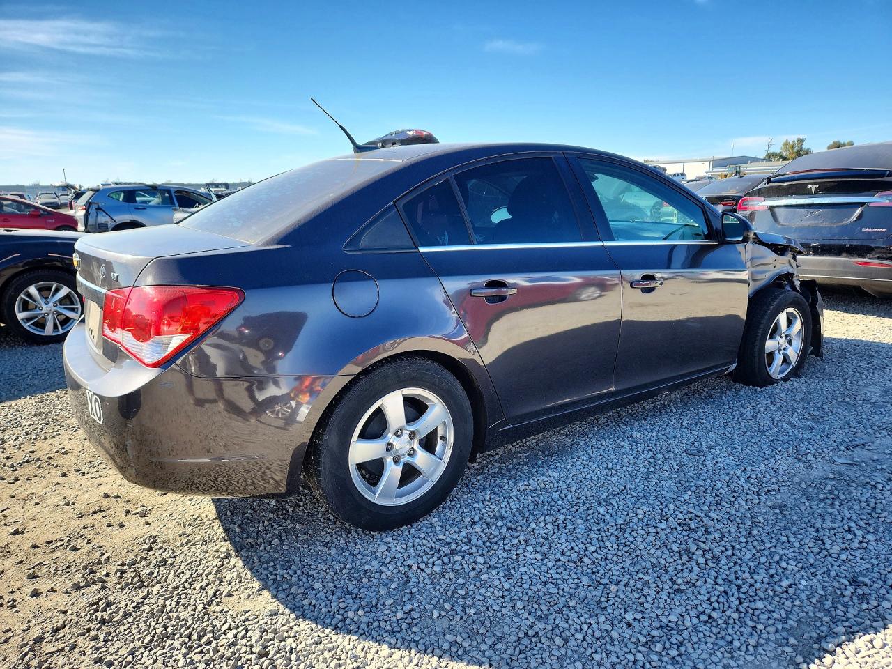 2014 Chevrolet Cruze VIN 1G1PC5SB1E7306701 photo 3