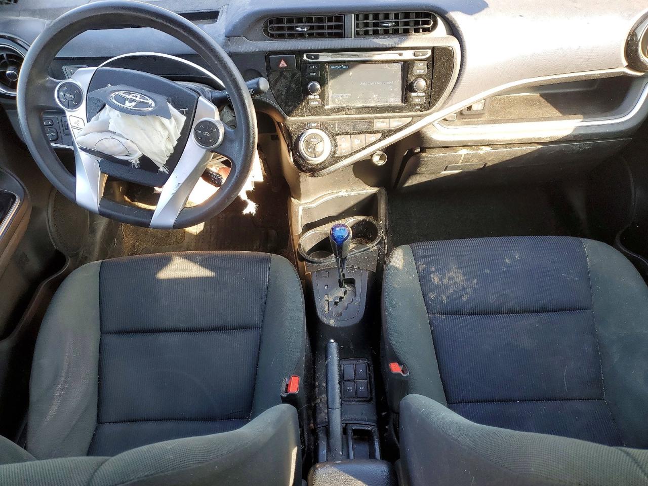 2015 TOYOTA Prius c VIN JTDKDTB33F1584807 photo 8