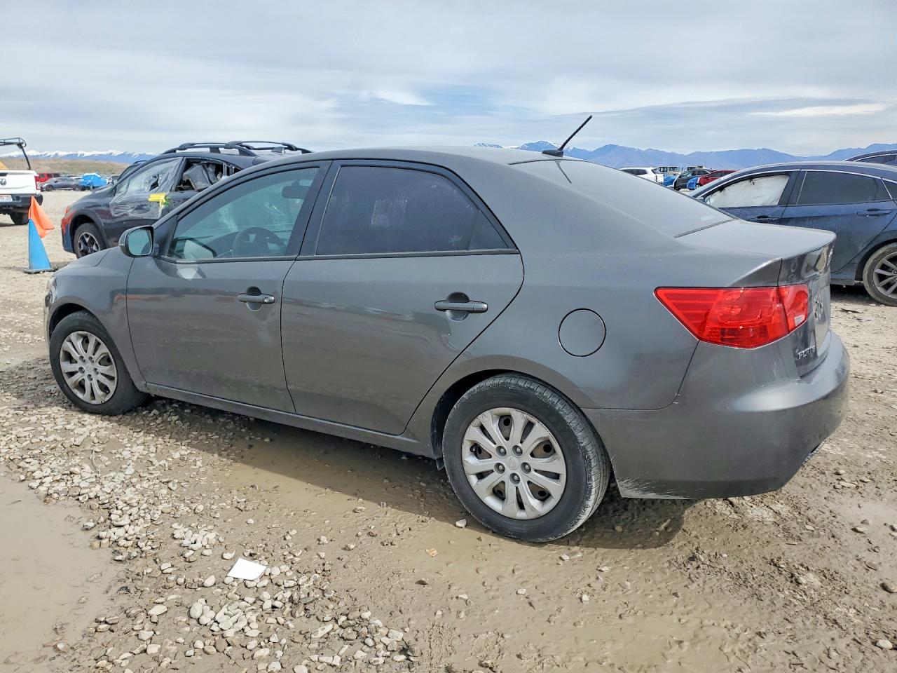 2013 Kia Forte VIN KNAFU4A22D5728432 photo 2