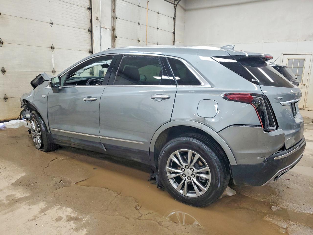 2023 Cadillac Xt5 VIN 1GYKNDRSXPZ158044 photo 2