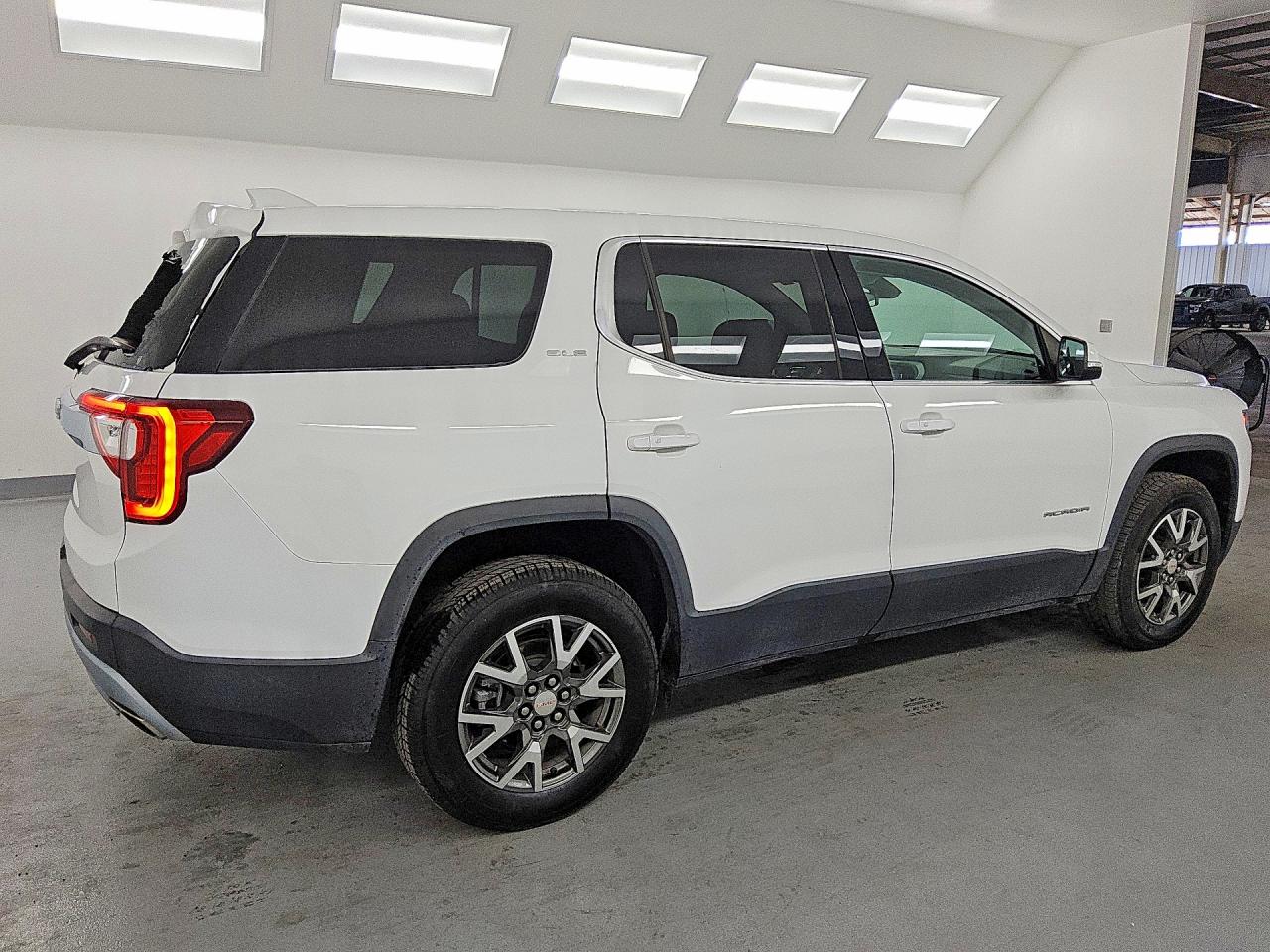 2022 GMC Acadia VIN 1GKKNKL43NZ132410 photo 3