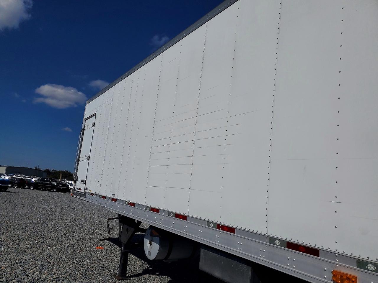 2023 UTILITY All models VIN 1UYVS2532DM630407 photo 9