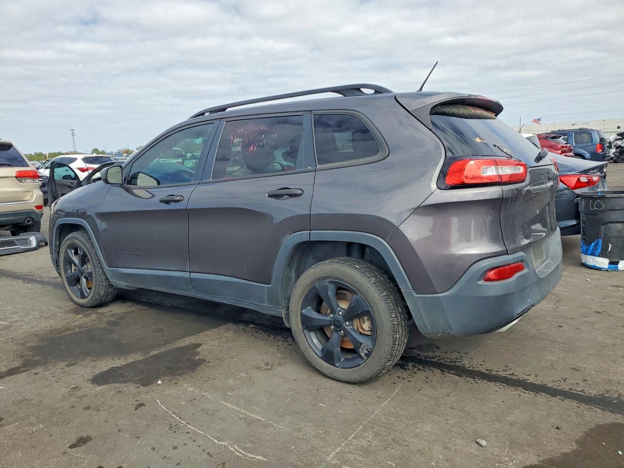 2017 Jeep Grand cher VIN 1C4PJLAS6HW661814 photo 2