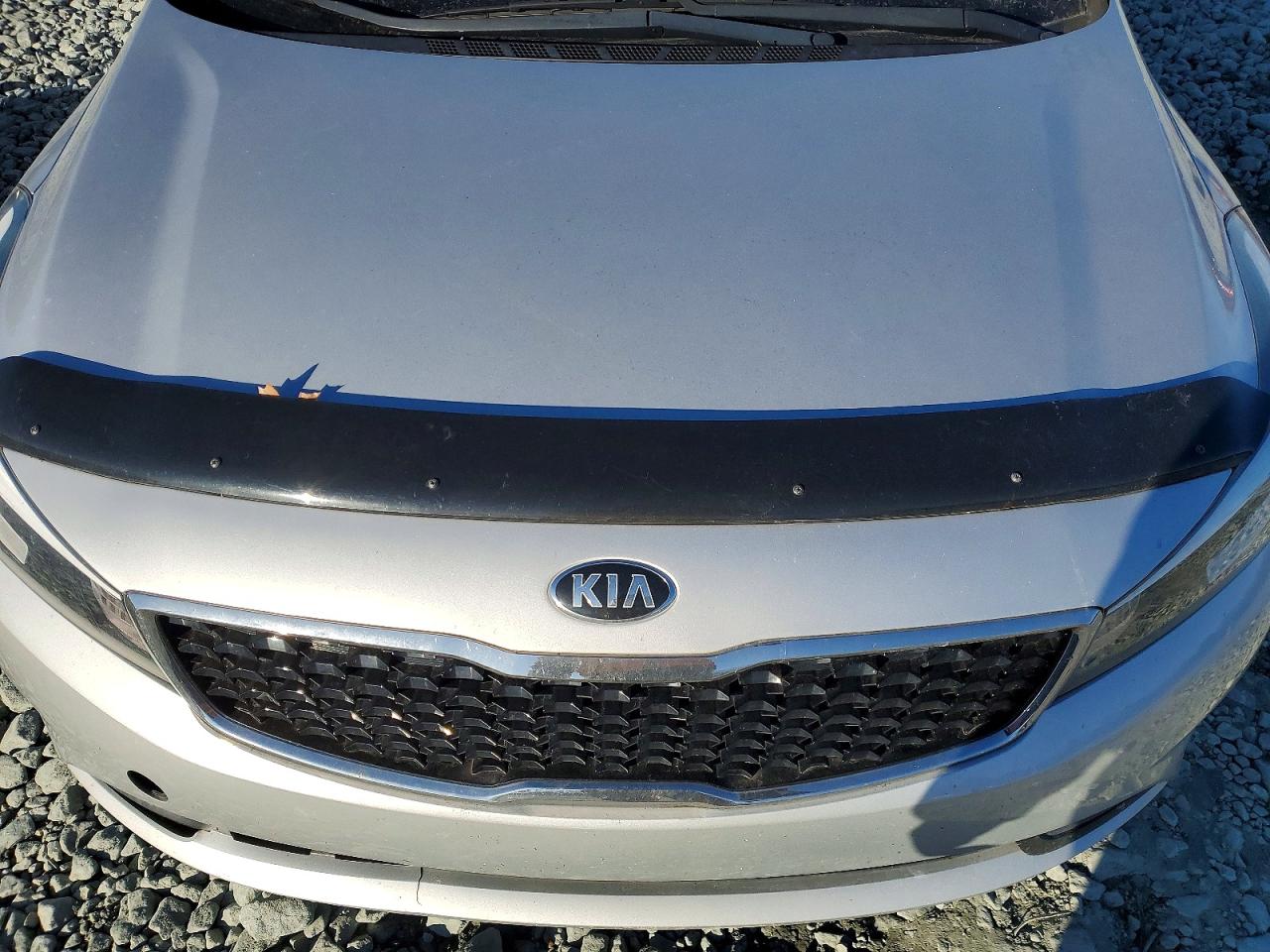 2018 Kia Forte VIN 3KPFL4A70JE193120 photo 11